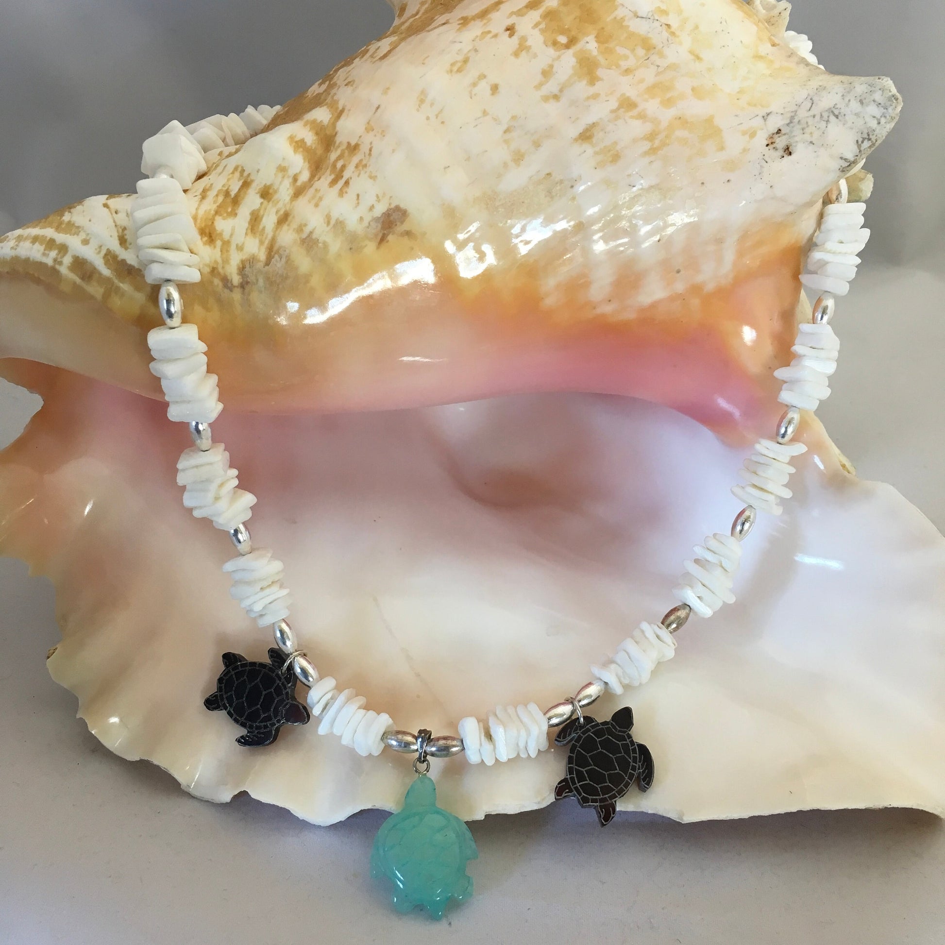 necklace "Crush" Sea Turtle charms, Shell necklace, Surfer wear, Ocean jewelry, Gender Neutral, Reiki charged, Gift idea, Mens necklace