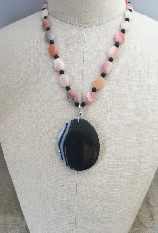 necklace "Banded" Banded Onyx pendant, Sardonyx, Statement piece, Gift idea, Reiki charged, Onyx beads, Grounding, Gender Neutral jewelry